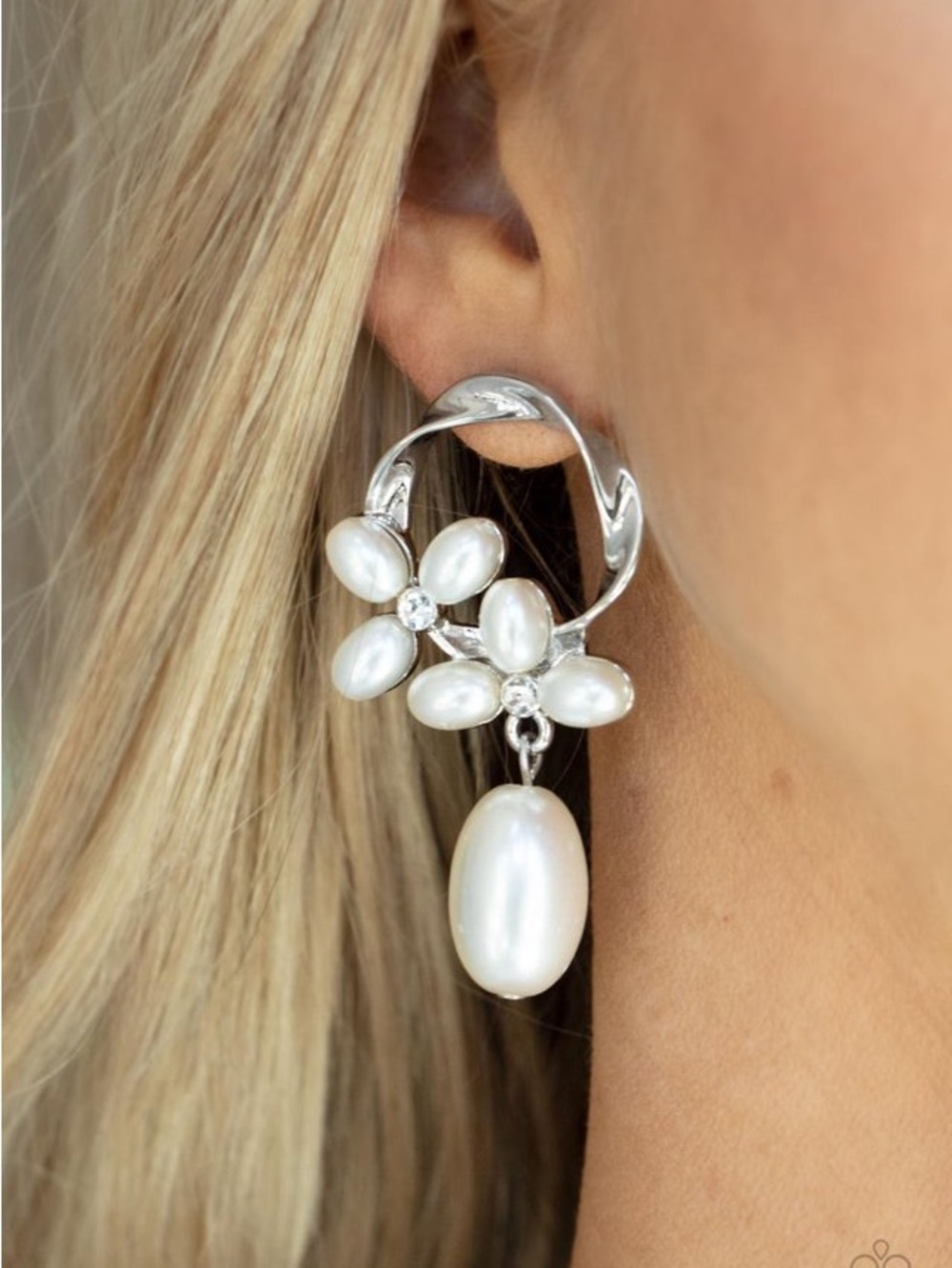 Elegant Expo - White